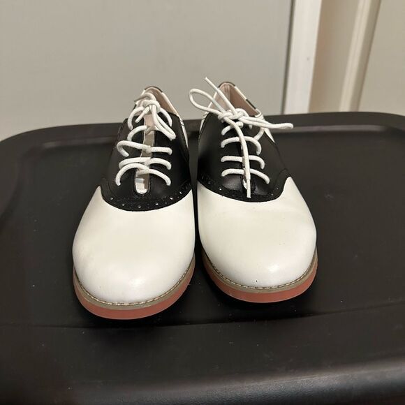 Eastland Women's Sadie Saddle Oxford Shoe - Black/White 11W - Picture 2 of 7